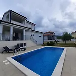 فيلة Aura Yourcroatiaholiday *