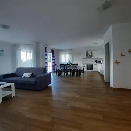 Aura Yourcroatiaholiday * Drenje (Istria)